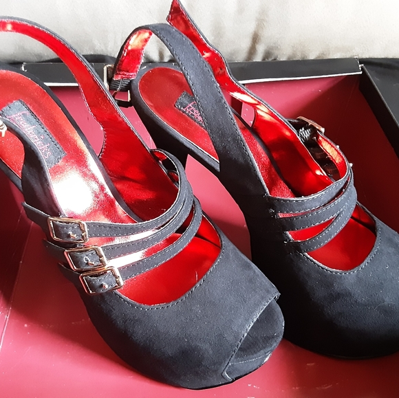 Fredrick's Of Hollywood Stilettos - Picture 2 of 3